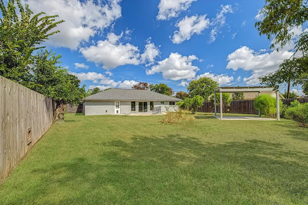 203 Hickory Street Lake Jackson, TX 77566