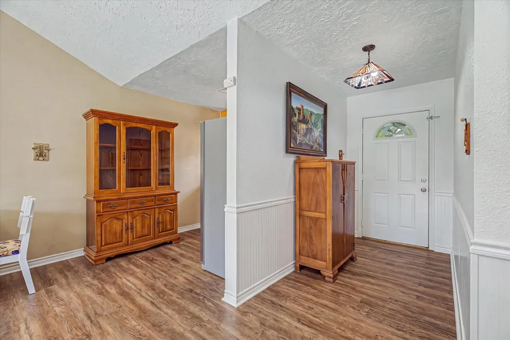 203 Hickory Street Lake Jackson, TX 77566