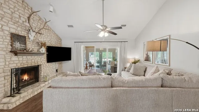 8 Woodcreek Dr Wimberley, TX 78676
