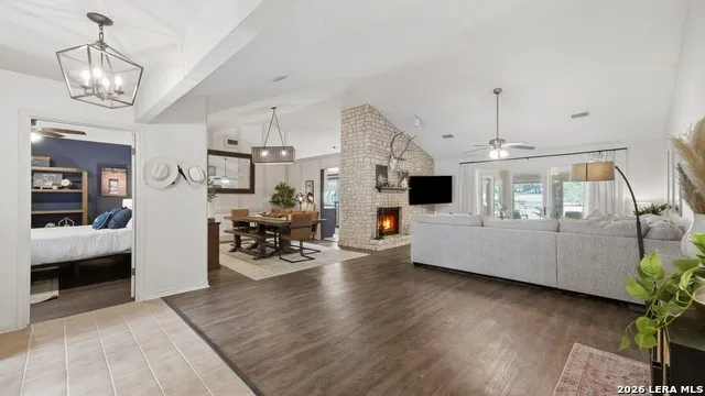 8 Woodcreek Dr Wimberley, TX 78676