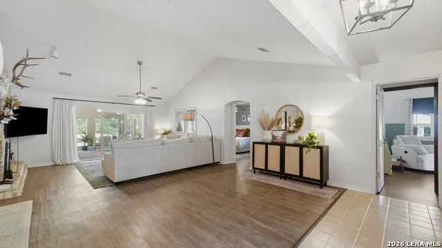 8 Woodcreek Dr Wimberley, TX 78676