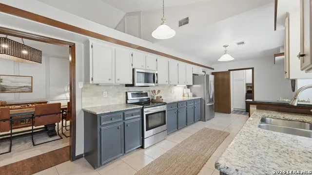 8 Woodcreek Dr Wimberley, TX 78676