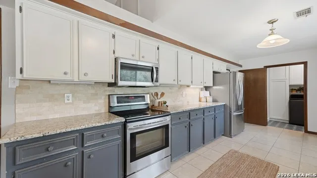 8 Woodcreek Dr Wimberley, TX 78676
