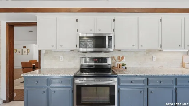 8 Woodcreek Dr Wimberley, TX 78676