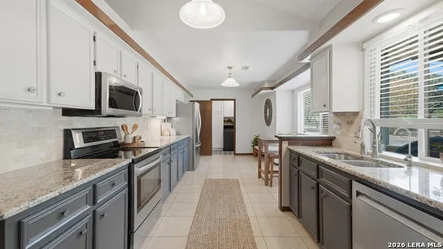8 Woodcreek Dr Wimberley, TX 78676
