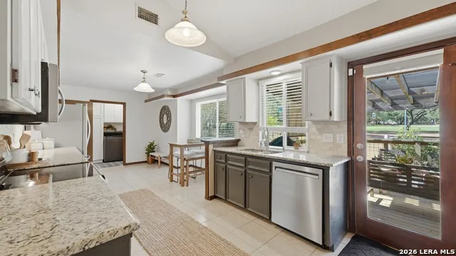 8 Woodcreek Dr Wimberley, TX 78676