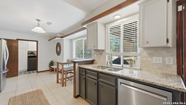 8 Woodcreek Dr Wimberley, TX 78676