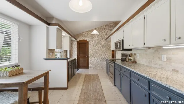 8 Woodcreek Dr Wimberley, TX 78676