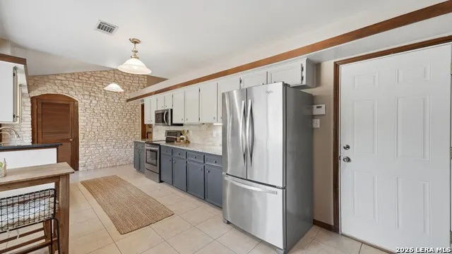 8 Woodcreek Dr Wimberley, TX 78676