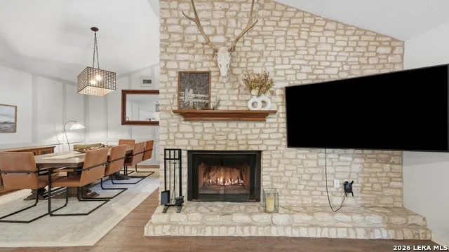 8 Woodcreek Dr Wimberley, TX 78676