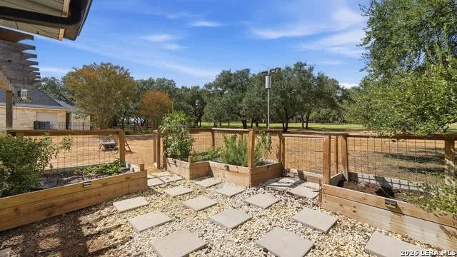 8 Woodcreek Dr Wimberley, TX 78676