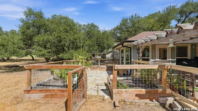 8 Woodcreek Dr Wimberley, TX 78676