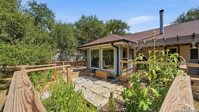 8 Woodcreek Dr Wimberley, TX 78676