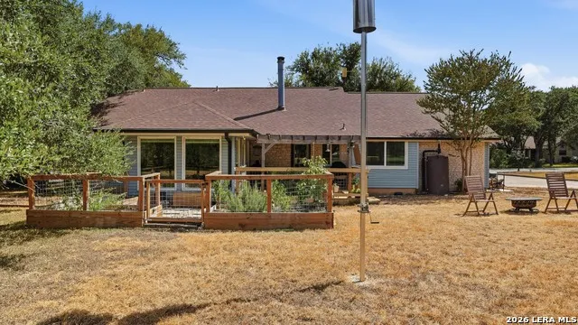 8 Woodcreek Dr Wimberley, TX 78676