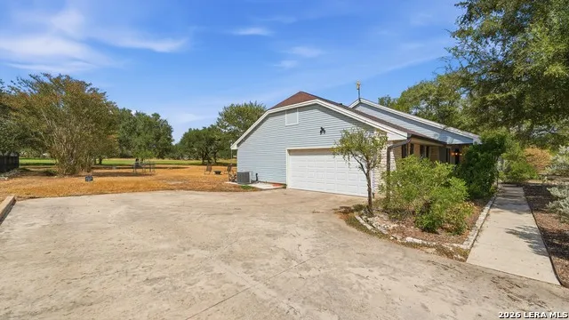 8 Woodcreek Dr Wimberley, TX 78676