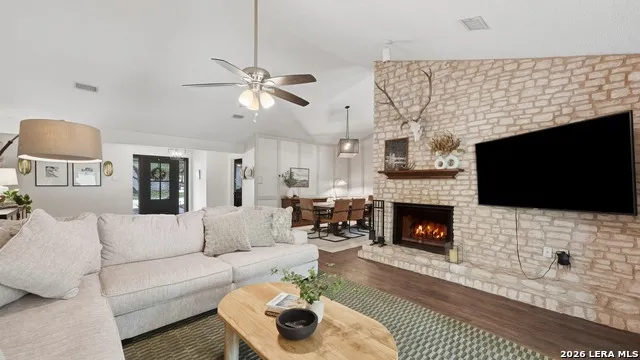 8 Woodcreek Dr Wimberley, TX 78676