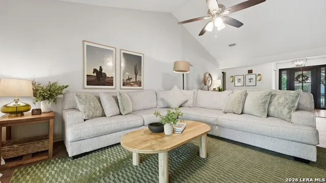 8 Woodcreek Dr Wimberley, TX 78676