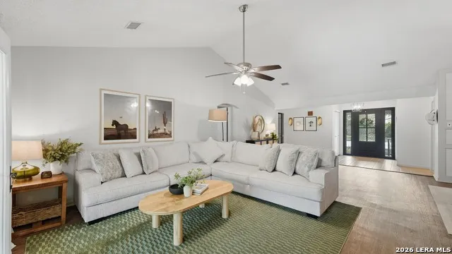 8 Woodcreek Dr Wimberley, TX 78676