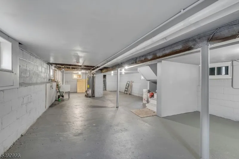 54 Thomas St Bloomfield, NJ 07003