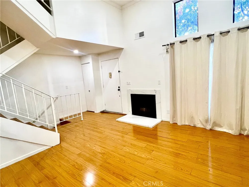 9131 Burnet Ave #23 North Hills, CA 91343