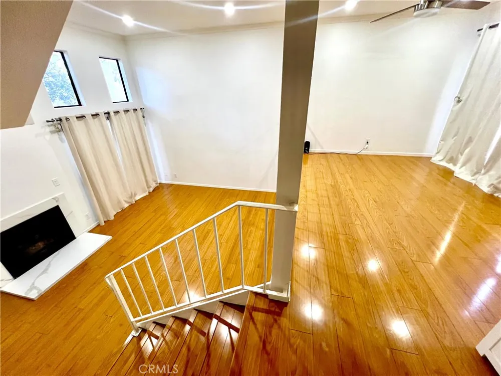 9131 Burnet Ave #23 North Hills, CA 91343