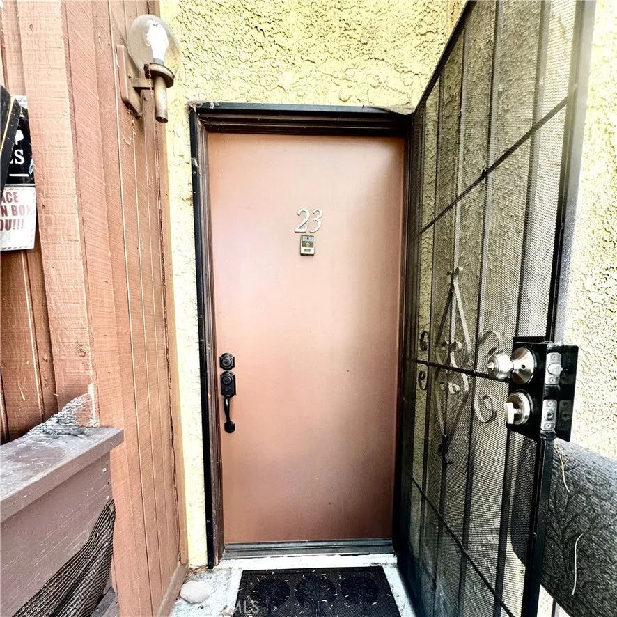 9131 Burnet Ave #23 North Hills, CA 91343