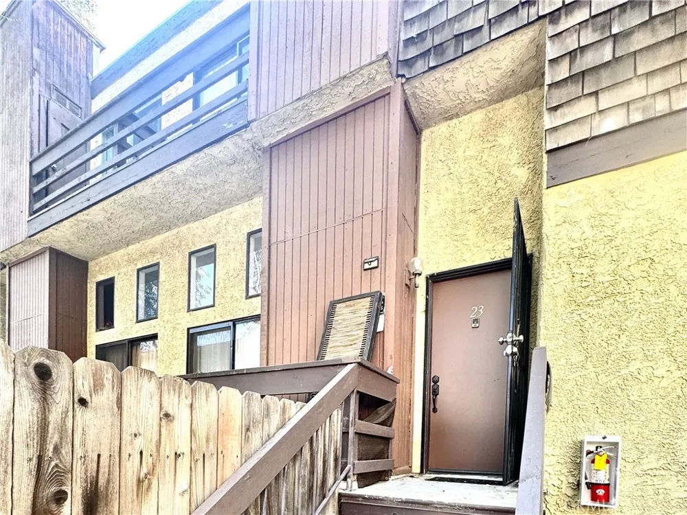 9131 Burnet Ave #23 North Hills, CA 91343