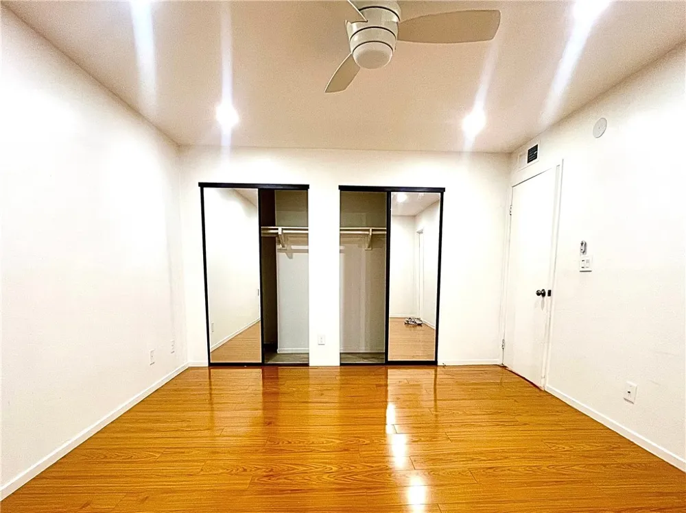 9131 Burnet Ave #23 North Hills, CA 91343