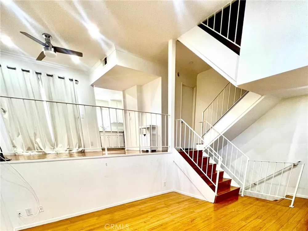 9131 Burnet Ave #23 North Hills, CA 91343