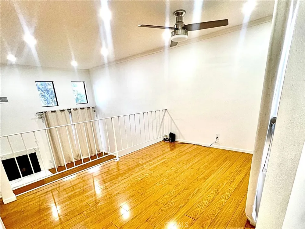 9131 Burnet Ave #23 North Hills, CA 91343