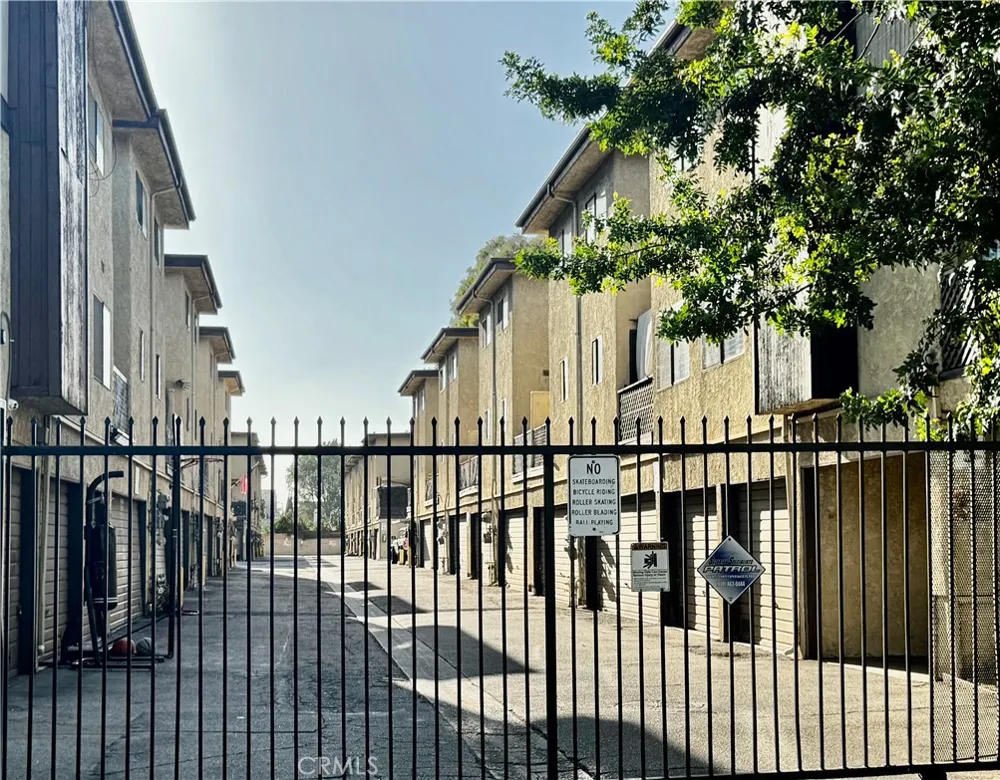 9131 Burnet Ave #23 North Hills, CA 91343
