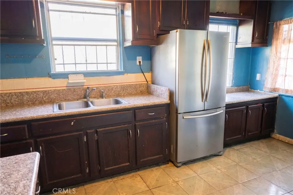 650 W 107th Street Los Angeles, CA 90044