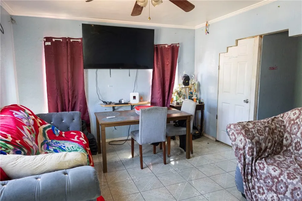 650 W 107th Street Los Angeles, CA 90044