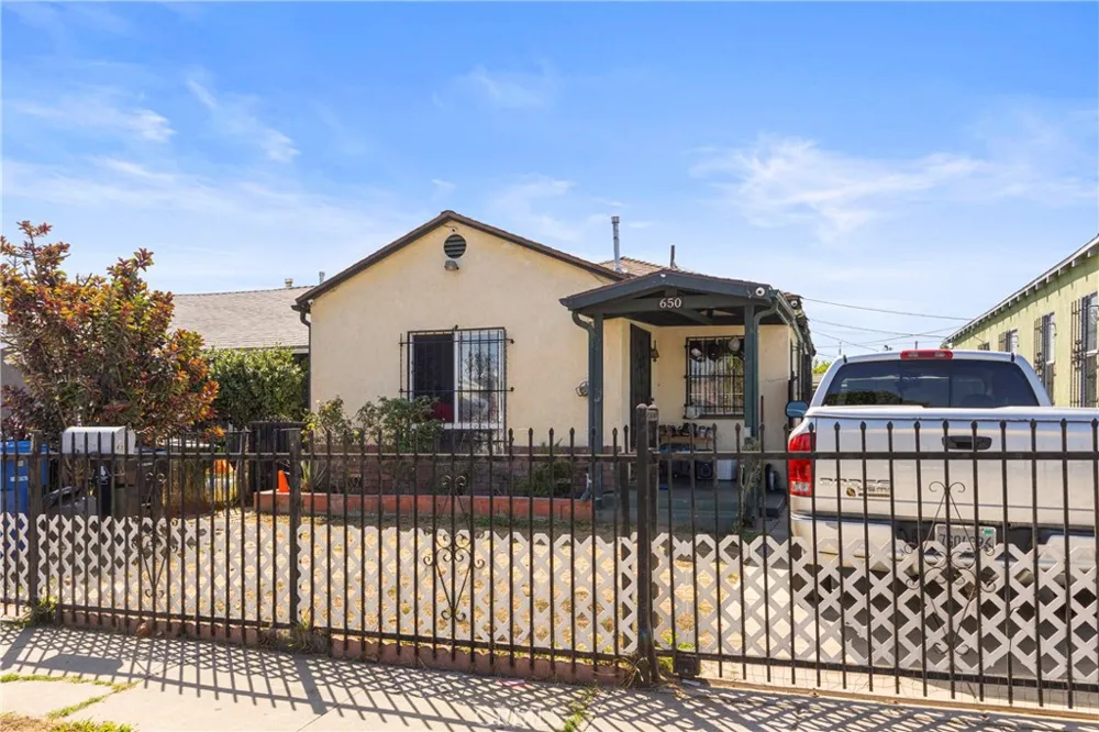 650 W 107th Street Los Angeles, CA 90044