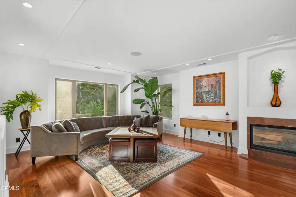 15 Ramona Place Camarillo, CA 93010