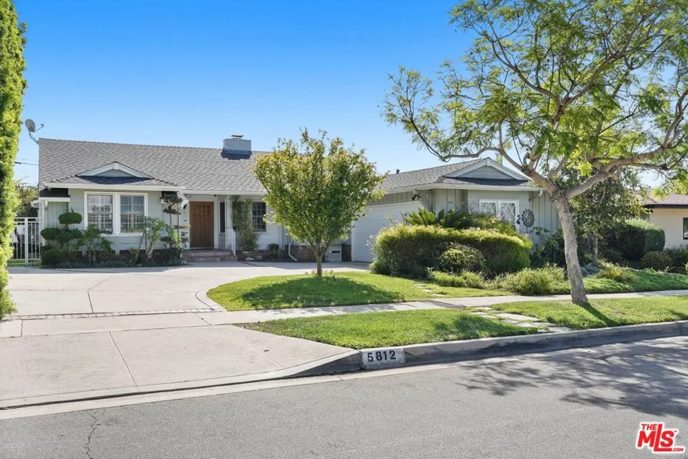 5812 S Garth Avenue Los Angeles, CA 90056