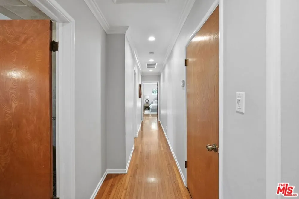 5812 S Garth Avenue Los Angeles, CA 90056