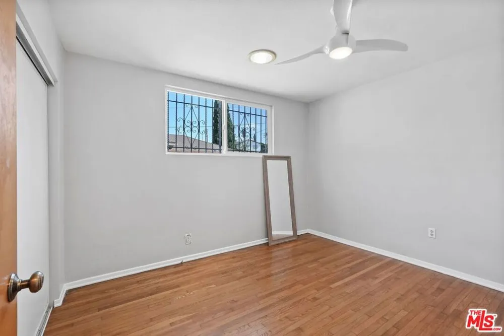 5812 S Garth Avenue Los Angeles, CA 90056