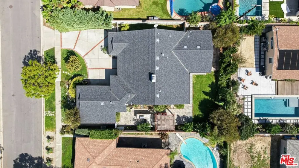 5812 S Garth Avenue Los Angeles, CA 90056