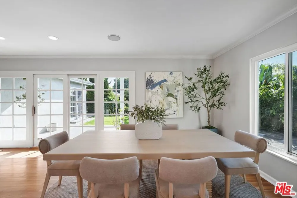 5812 S Garth Avenue Los Angeles, CA 90056