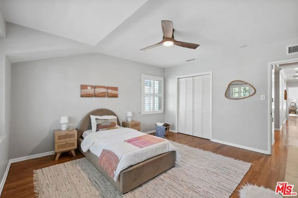 5812 S Garth Avenue Los Angeles, CA 90056
