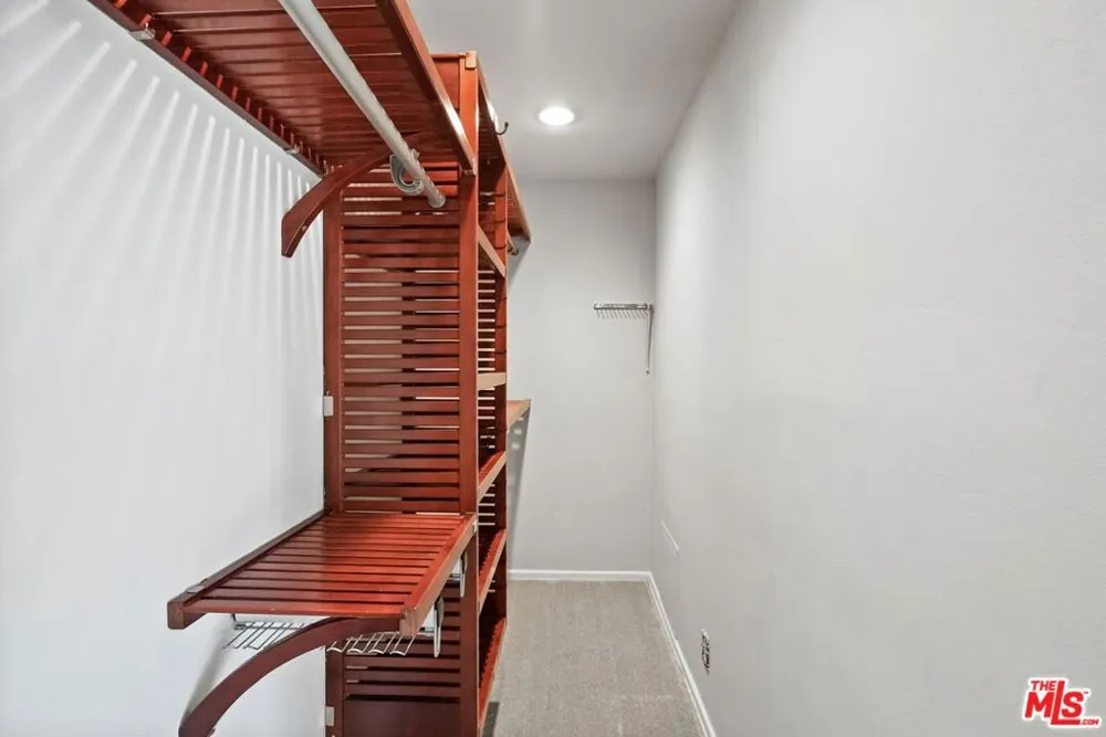 5812 S Garth Avenue Los Angeles, CA 90056