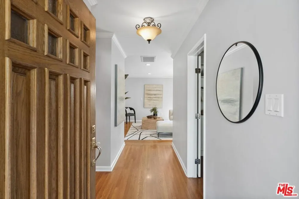 5812 S Garth Avenue Los Angeles, CA 90056