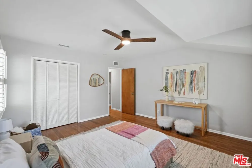 5812 S Garth Avenue Los Angeles, CA 90056