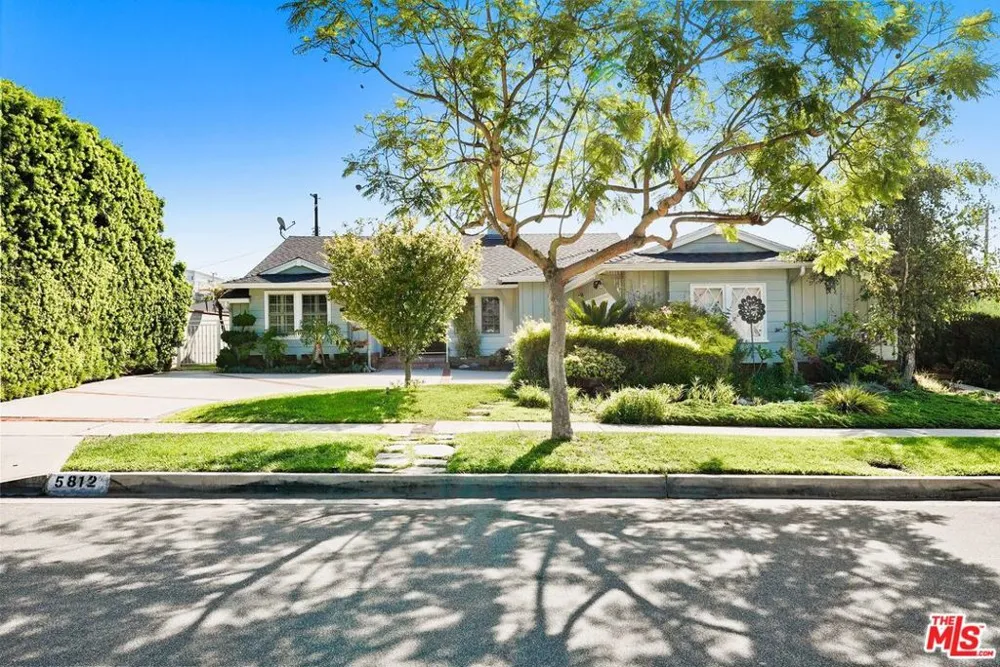 5812 S Garth Avenue Los Angeles, CA 90056