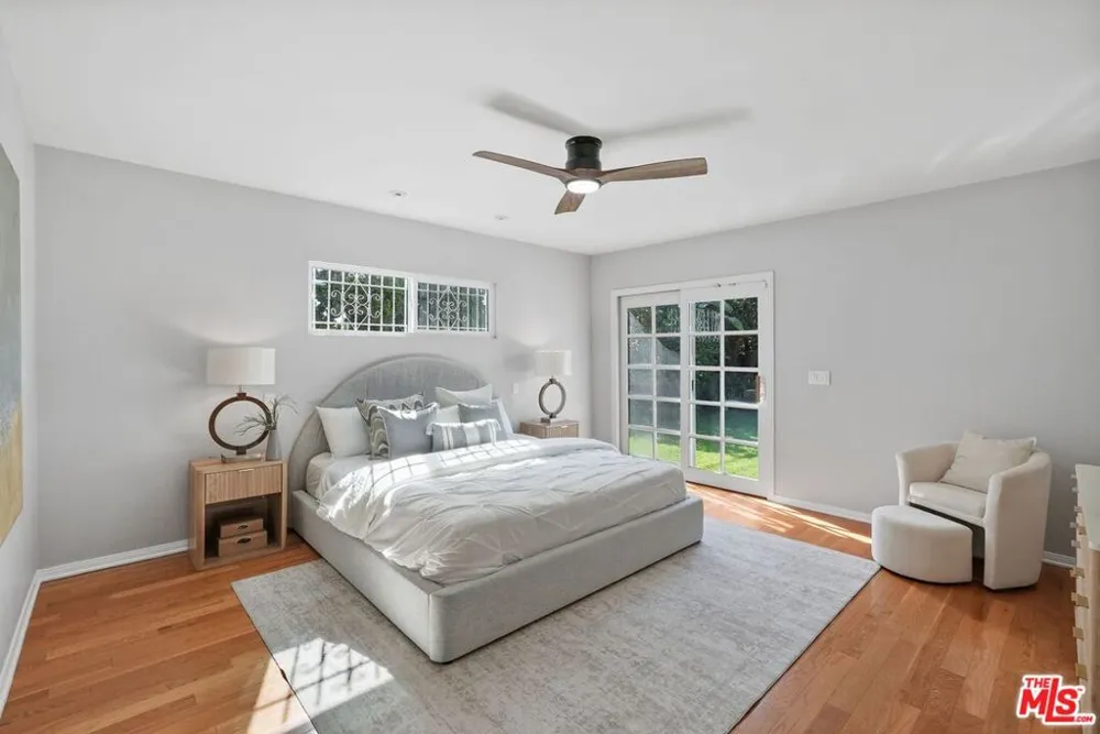 5812 S Garth Avenue Los Angeles, CA 90056