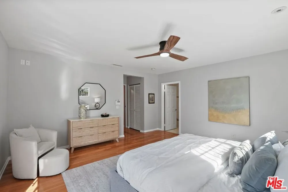 5812 S Garth Avenue Los Angeles, CA 90056