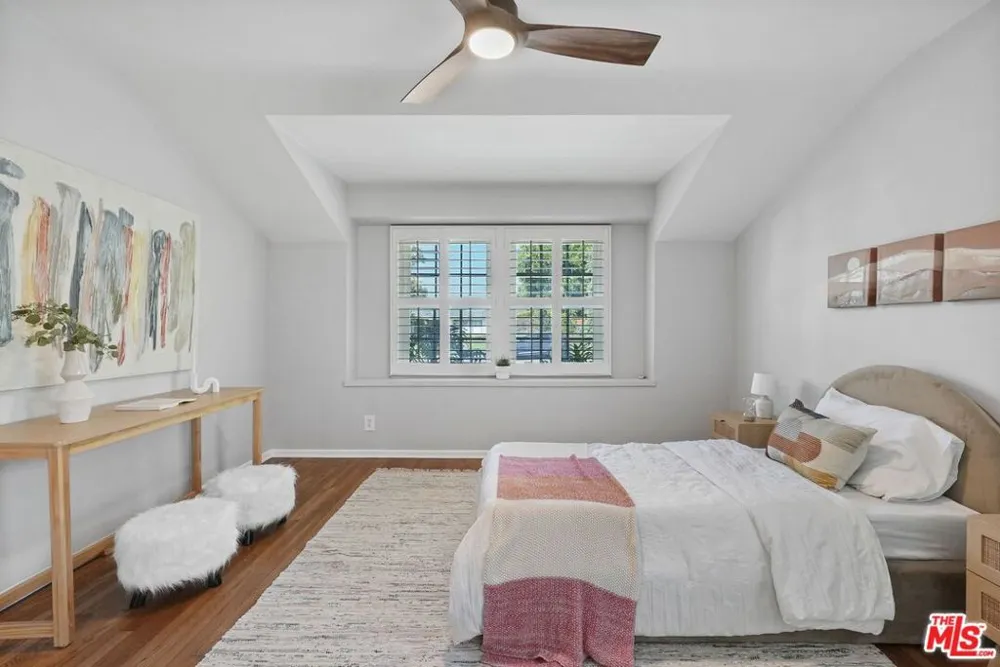 5812 S Garth Avenue Los Angeles, CA 90056