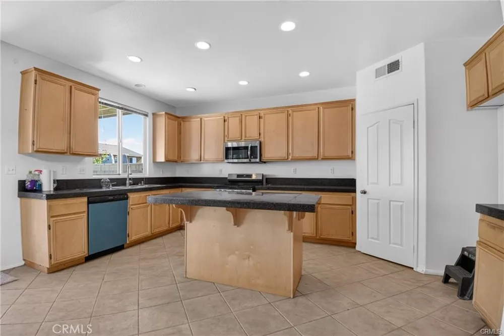 13878 Chestnut Victorville, CA 92392