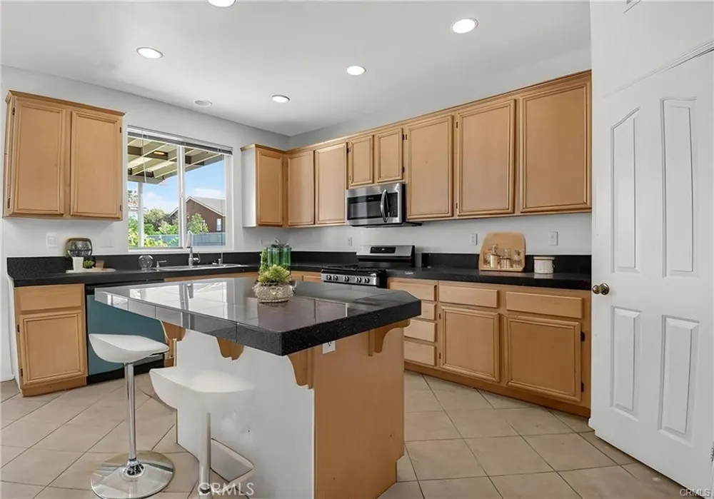 13878 Chestnut Victorville, CA 92392